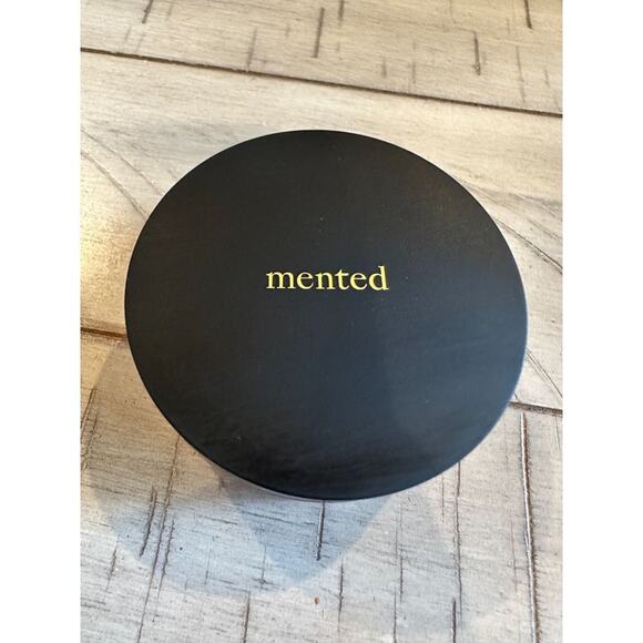 mented light/tan loose setting powder - Picture 2 of 2